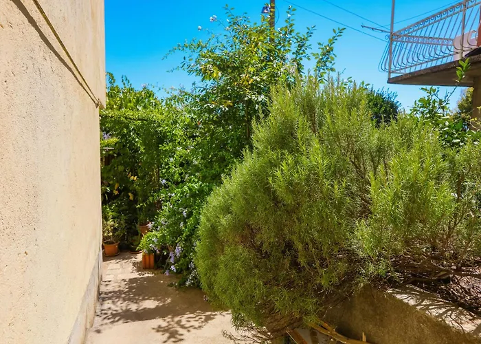 With Parking Space - 24719 * Szybenik